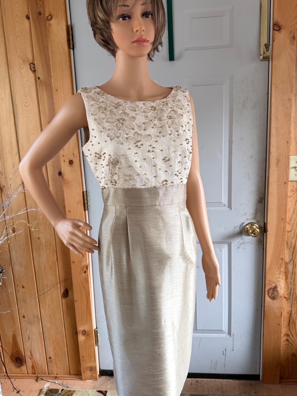 Tahari Arthur S Levine champagne embellished sequined dress Size 8 Petite